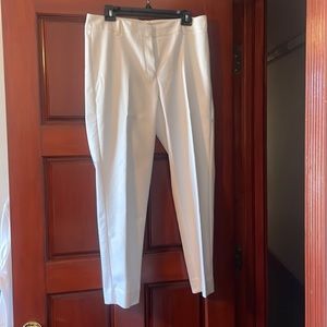 White House-Black Market Ladies White dress pants. Size 8, Slim Ankle